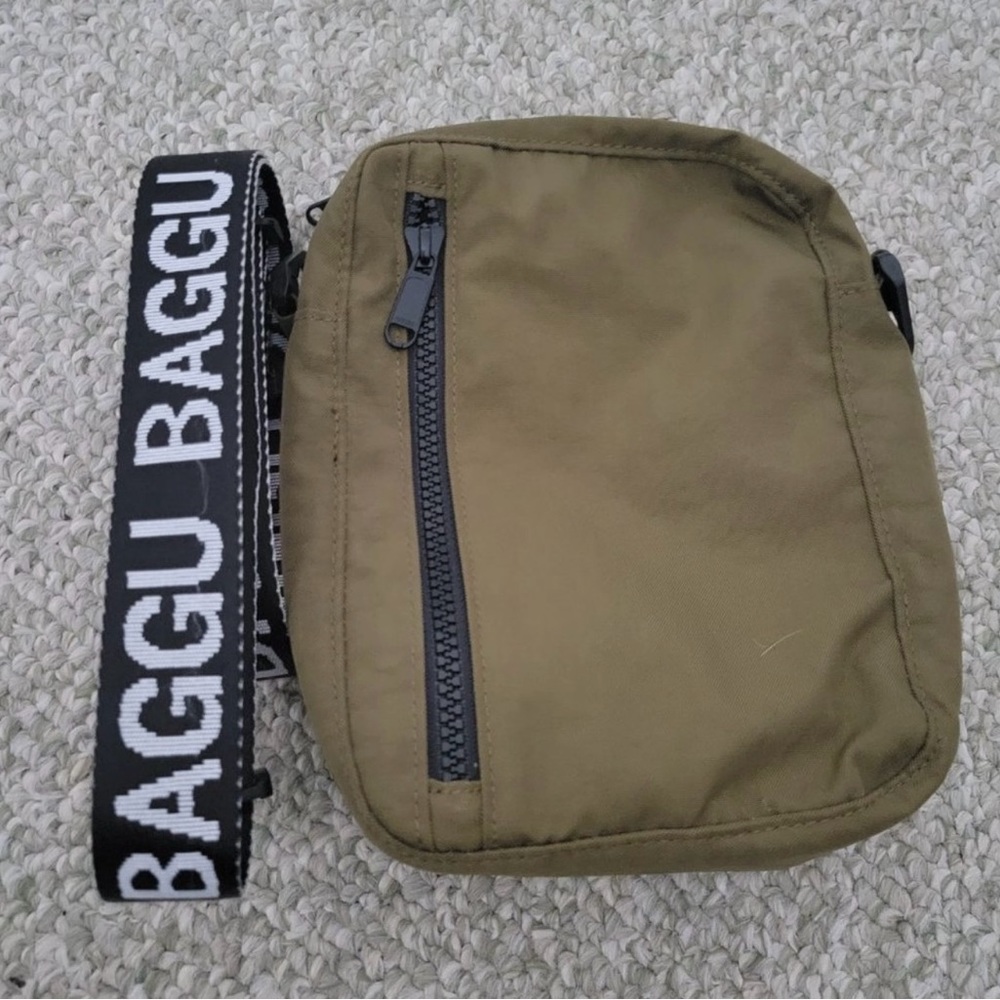 BAGGU sports crossbody- DEADSTOCK